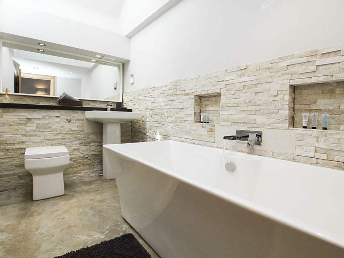 Rhyd Angharad Barns Villa Llanrhyddlad ภายนอก รูปภาพ